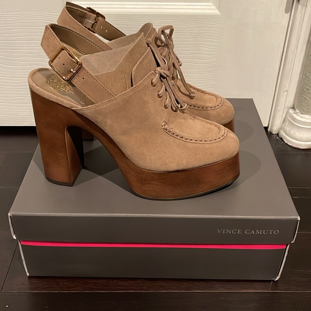 🍀Vince Camuto platform pump - Picture 3 of 6